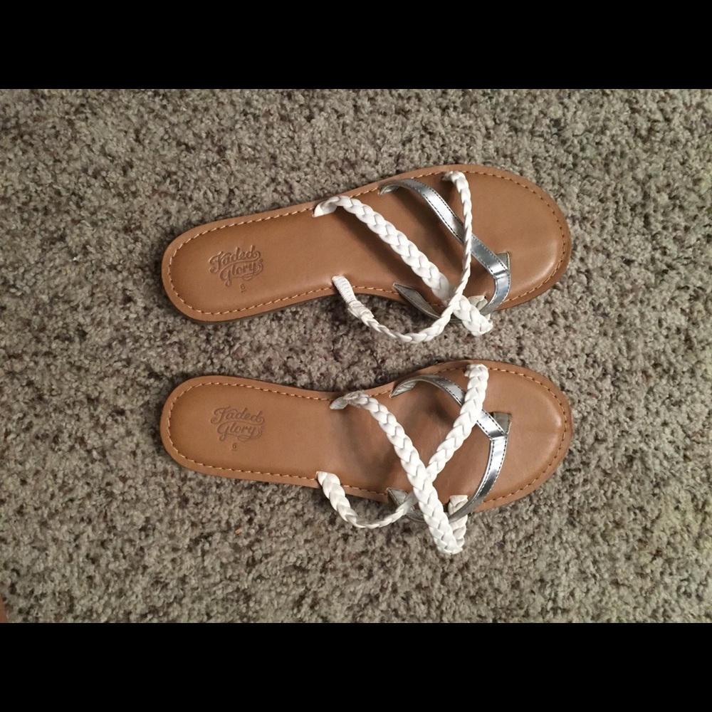 Cute cross top size 6 sandals